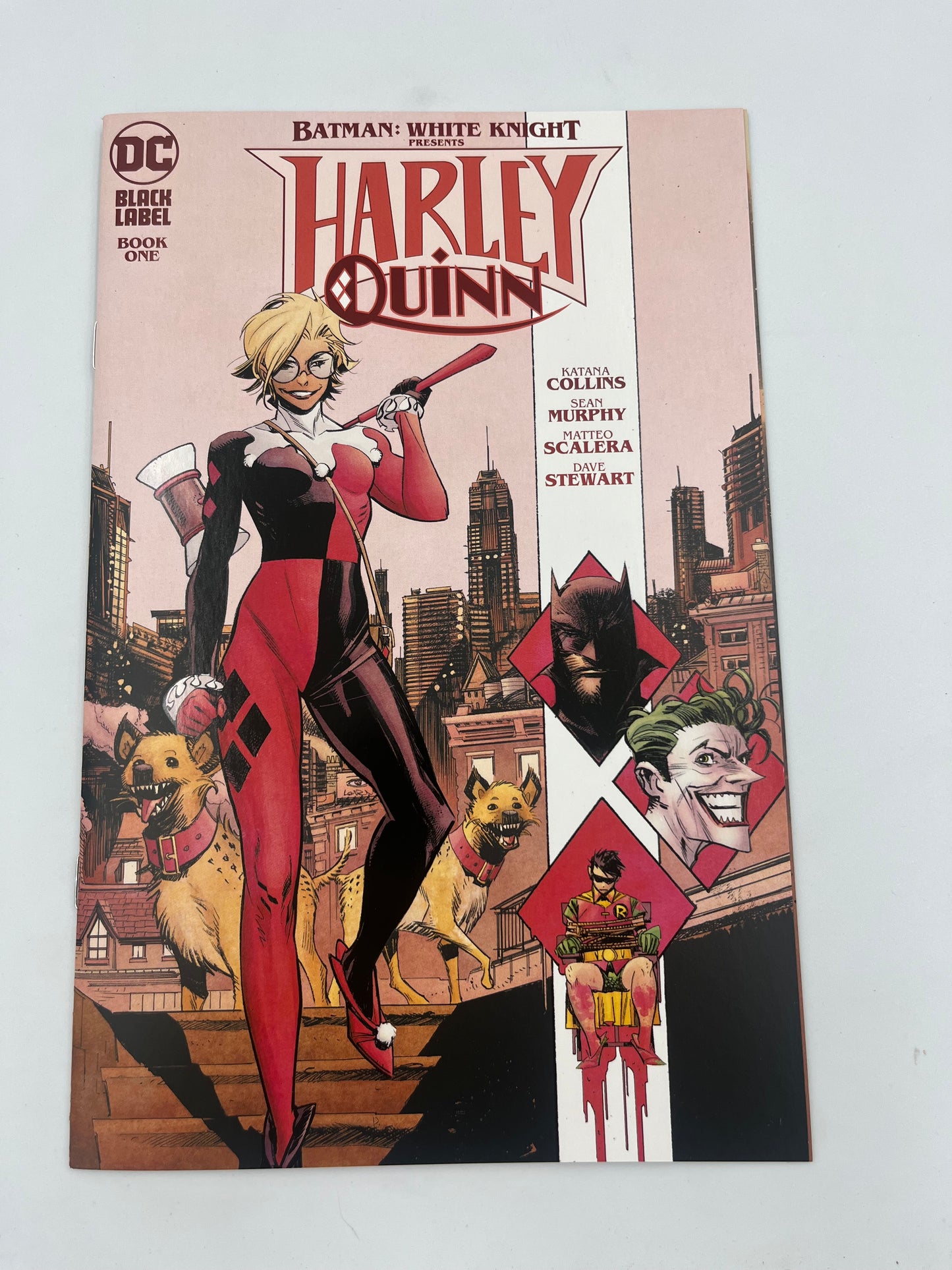 Batman White Knight presents Harley Quinn