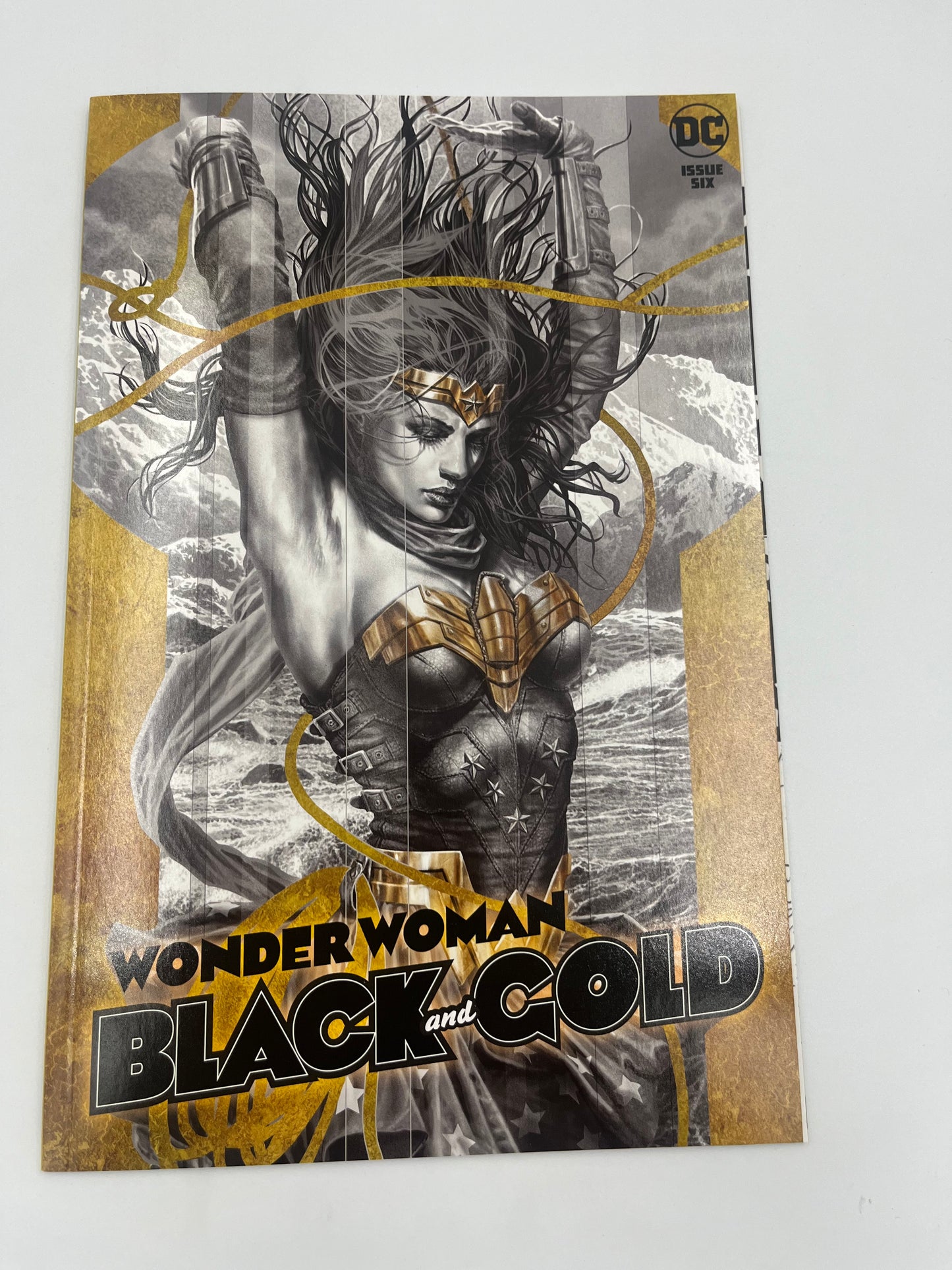 Wonder Woman Balck and gold #6